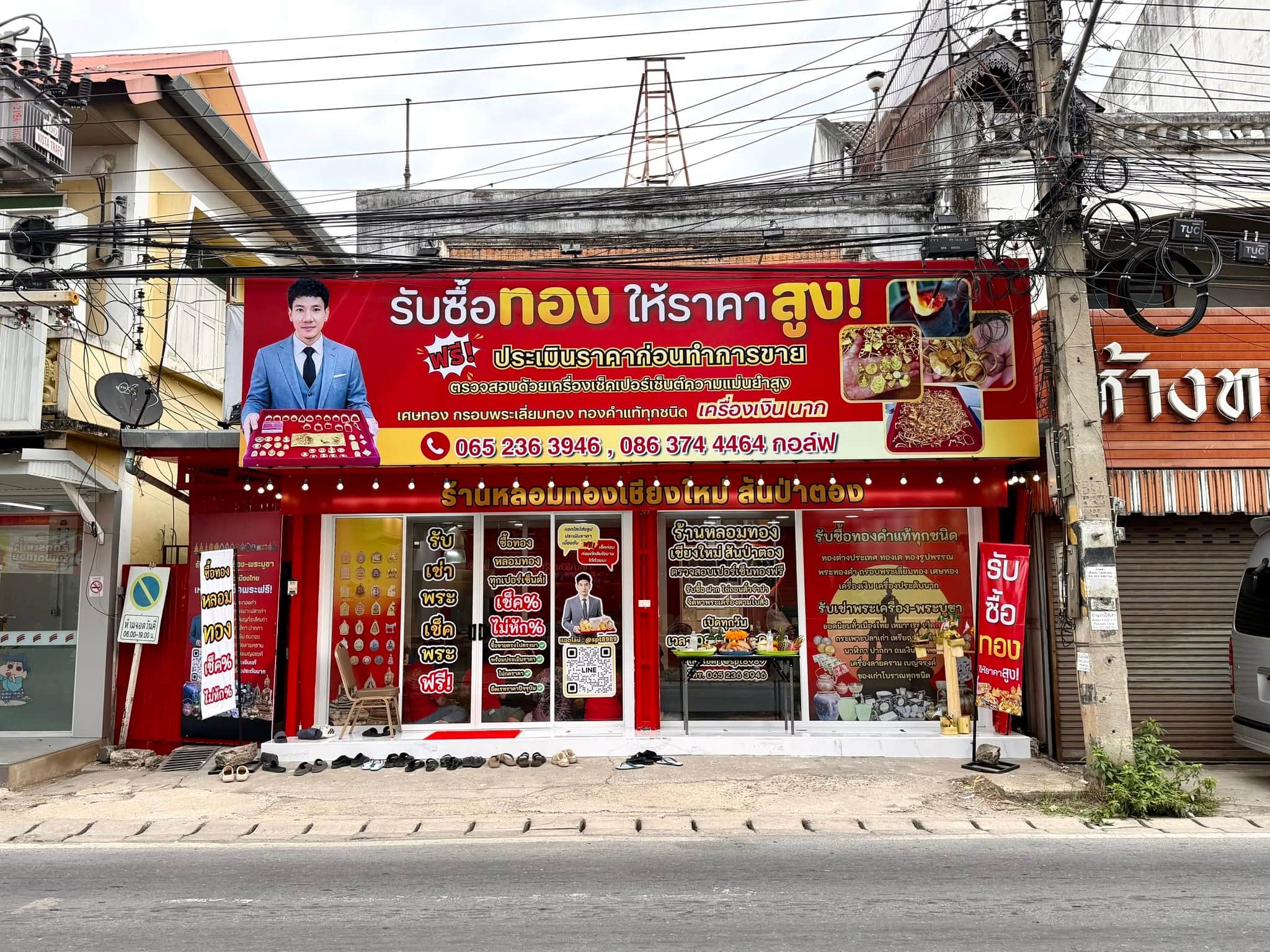 บรรยากาศการให้บริการลูกค้าภายในร้าน